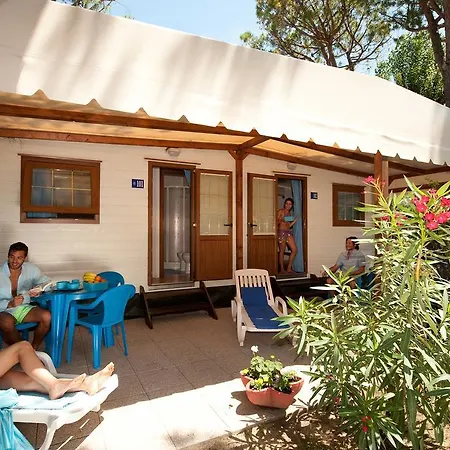 مكان تخييم Village 4*